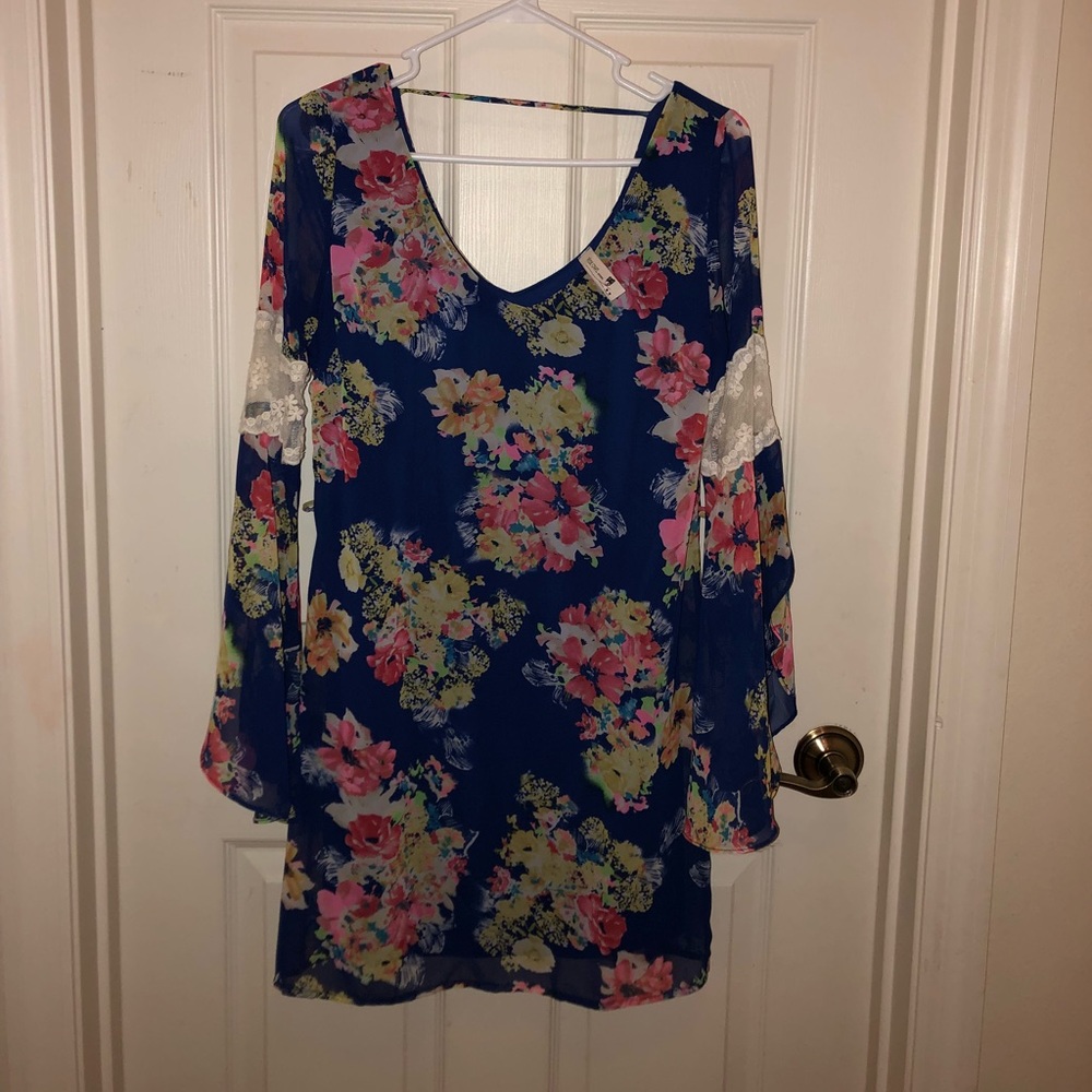 Floral bell sleeves dress